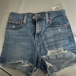 Levis women’s size 25 shorts